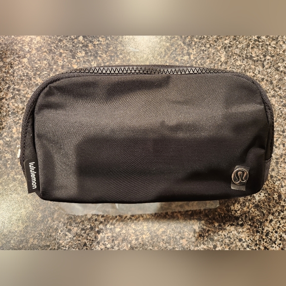 Lululemon Everywhere Belt Bag - Picture 1 of 6